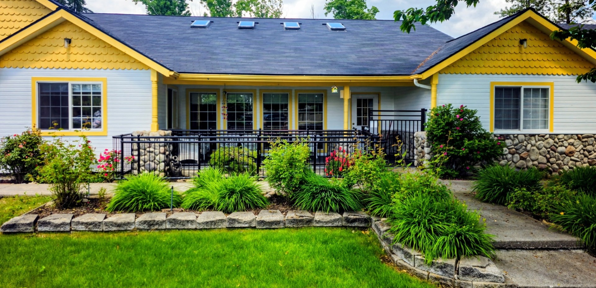 Rose Terrace Cottages exterior with blooming pink roses